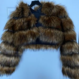 BROWN HOODED FAUX FUR CROPPED JACKET